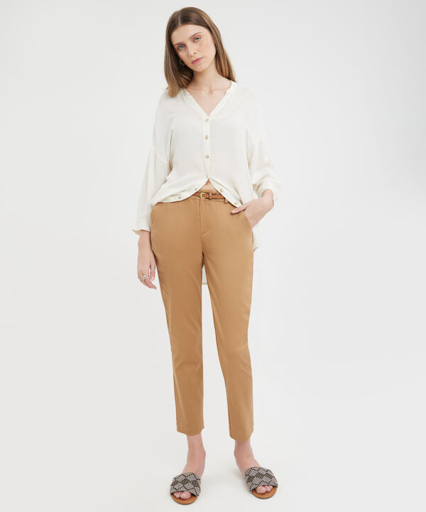 Pantalon Basico Bolsillos Diagonal image number null