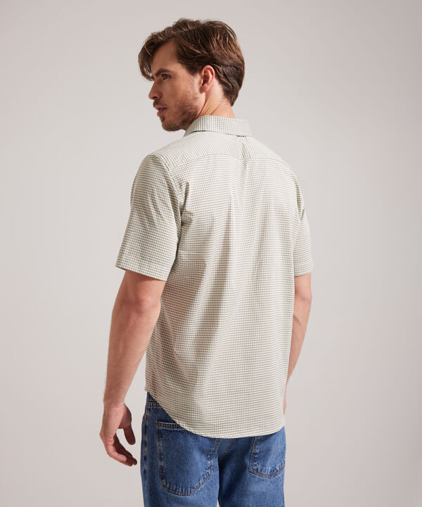 Camisa Preteñida, Manga Corta Con Bolsillo Y Silueta Regular Fit