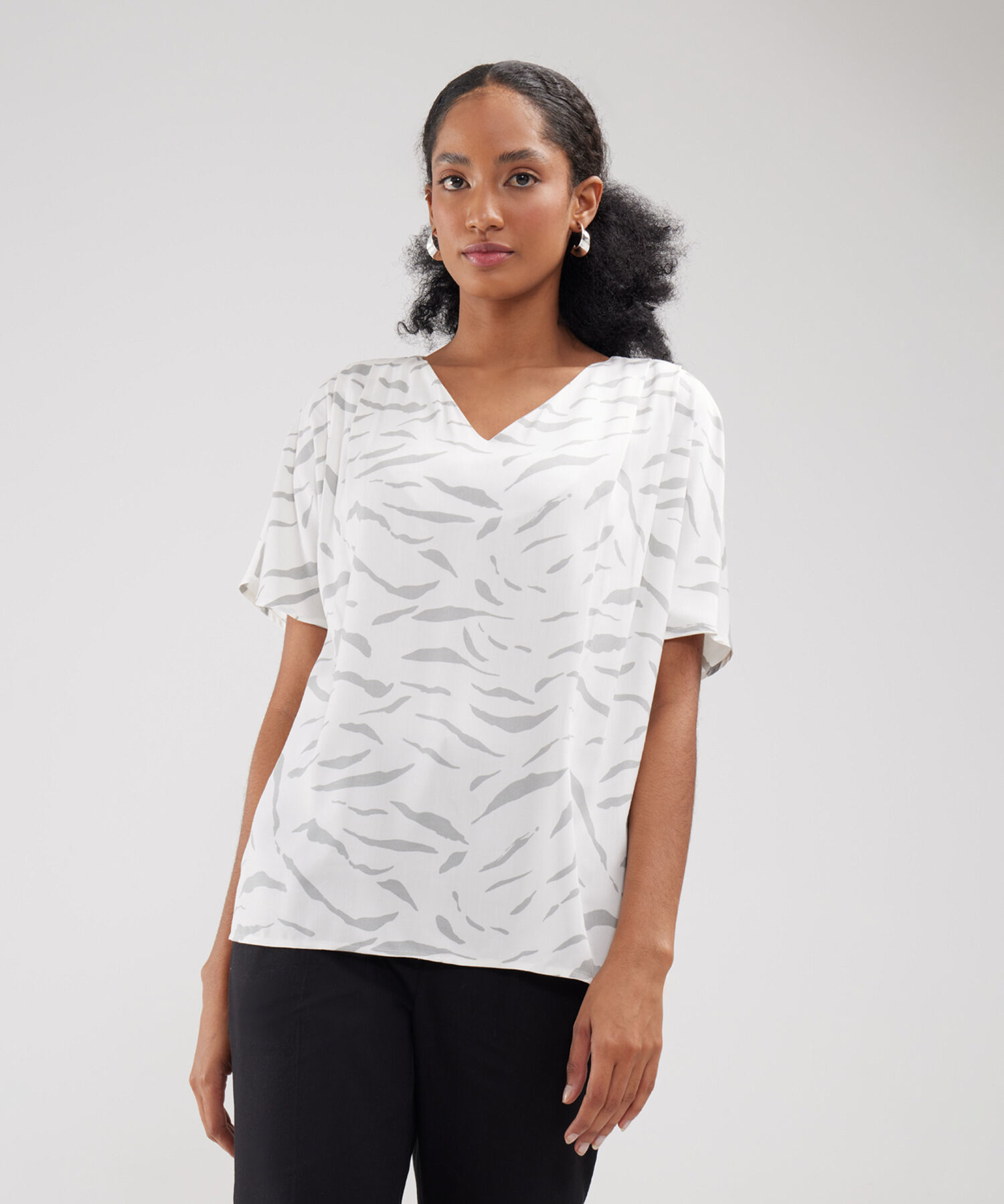 Blusa Con Pliegues En Hombro