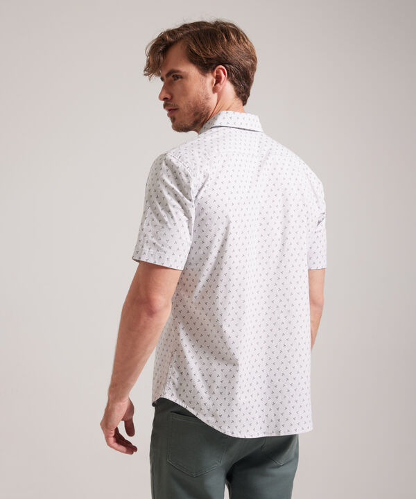 Camisa Estampada Manga Corta Con Bolsillo Y Silueta Slim Fit