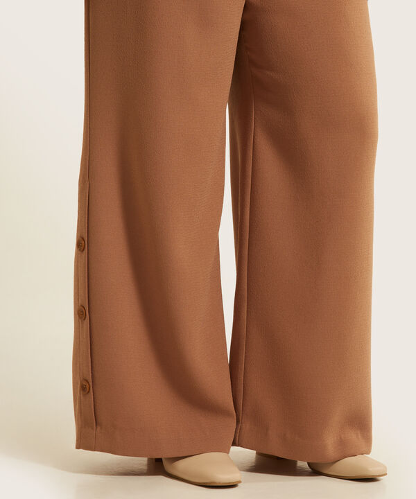 Pantalón Palazzo Con Botones En Bota