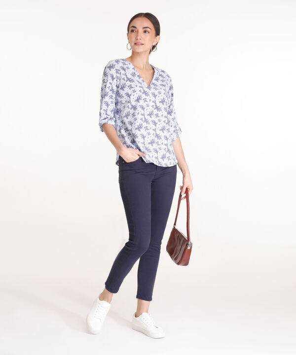 Blusa Estampada, Manga 3/4 Con Charretera, Cuello En V Y Silueta Fluida image number null
