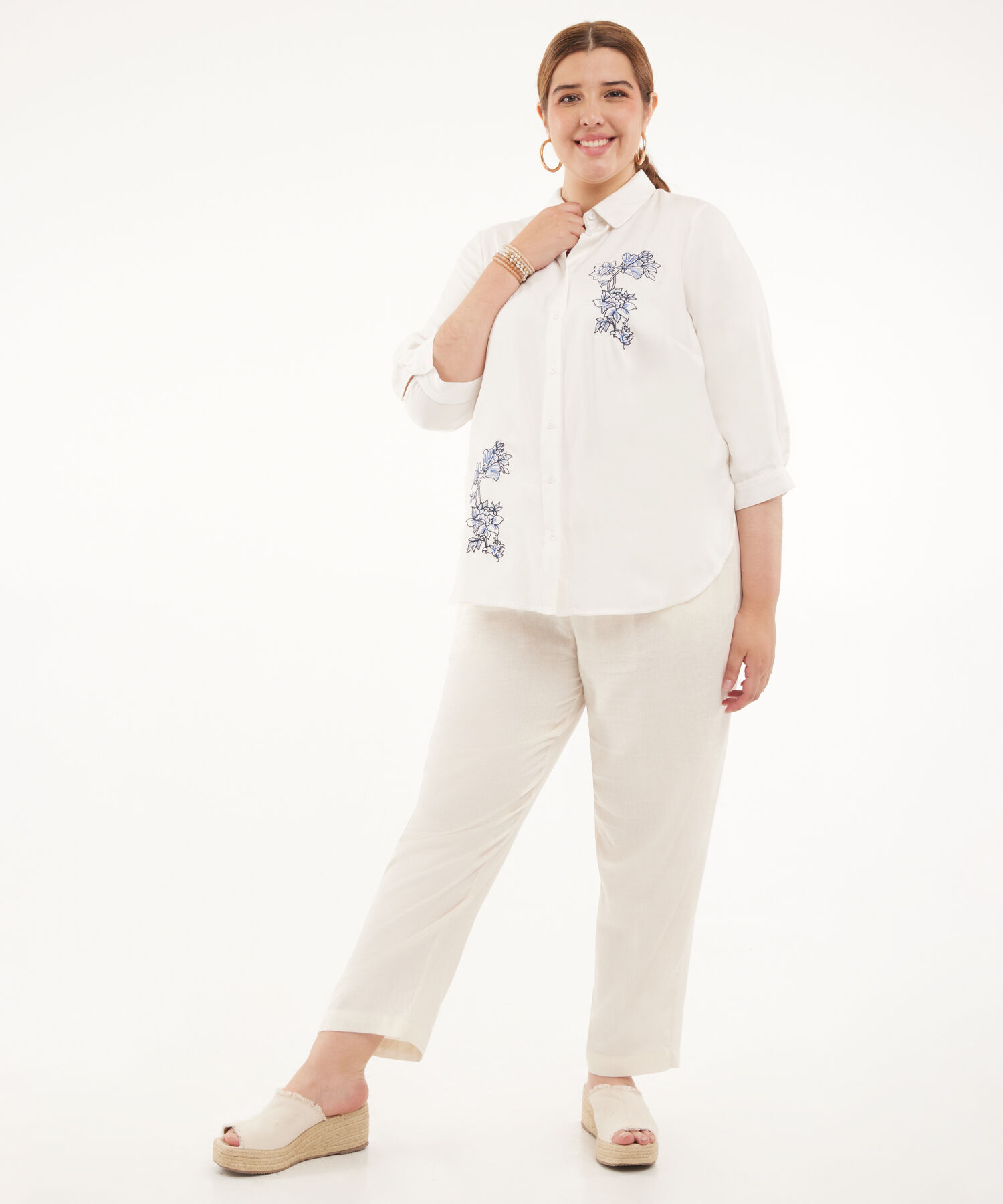 Camisa Unicolor  Con Bordados Manga 3/4