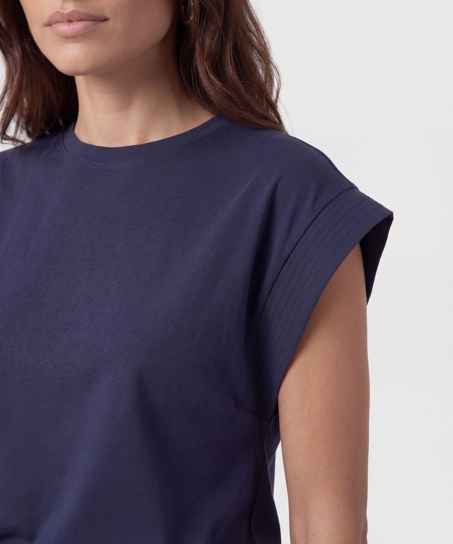 Camiseta Manga Sisa Con Hombro Estructurado Mujer