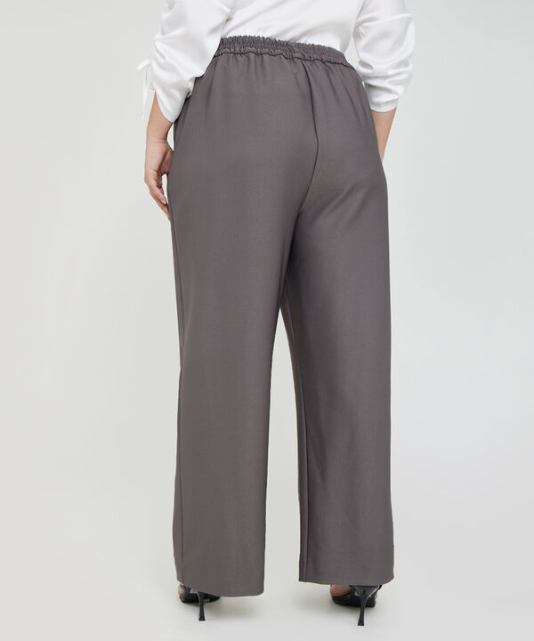 Pantalón Unicolor, Bota Recta Con Pretina Posterior Resortada Y Bolsillos Laterales