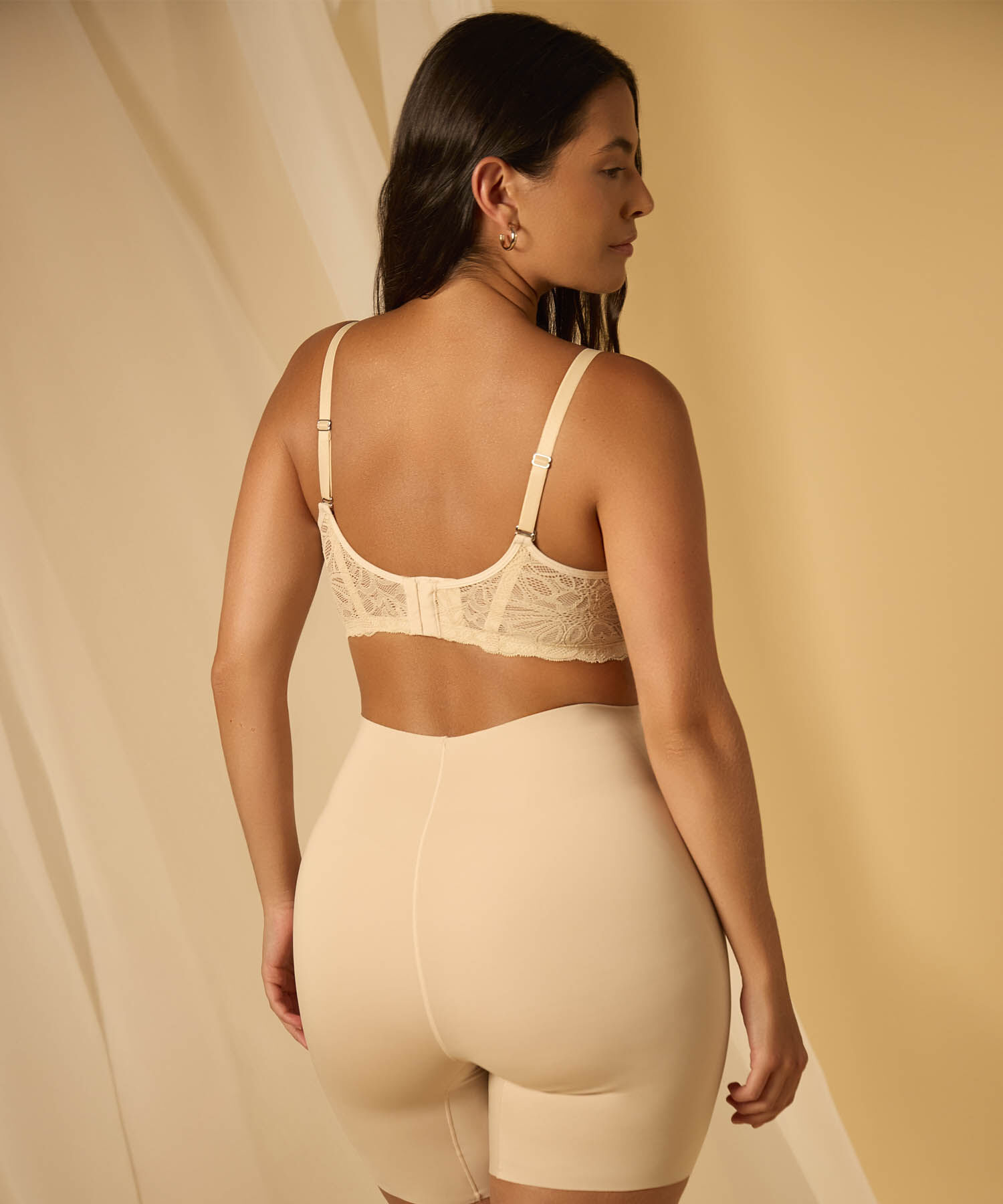 Brasier Triangular  Con Base En Encaje
