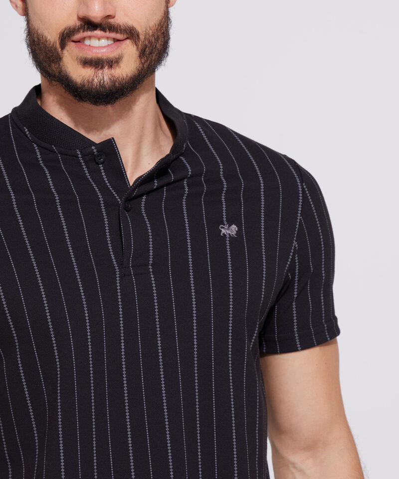 Polo Estampada, Cuello Mao Tejido Con Textura, Silueta Slim Fit