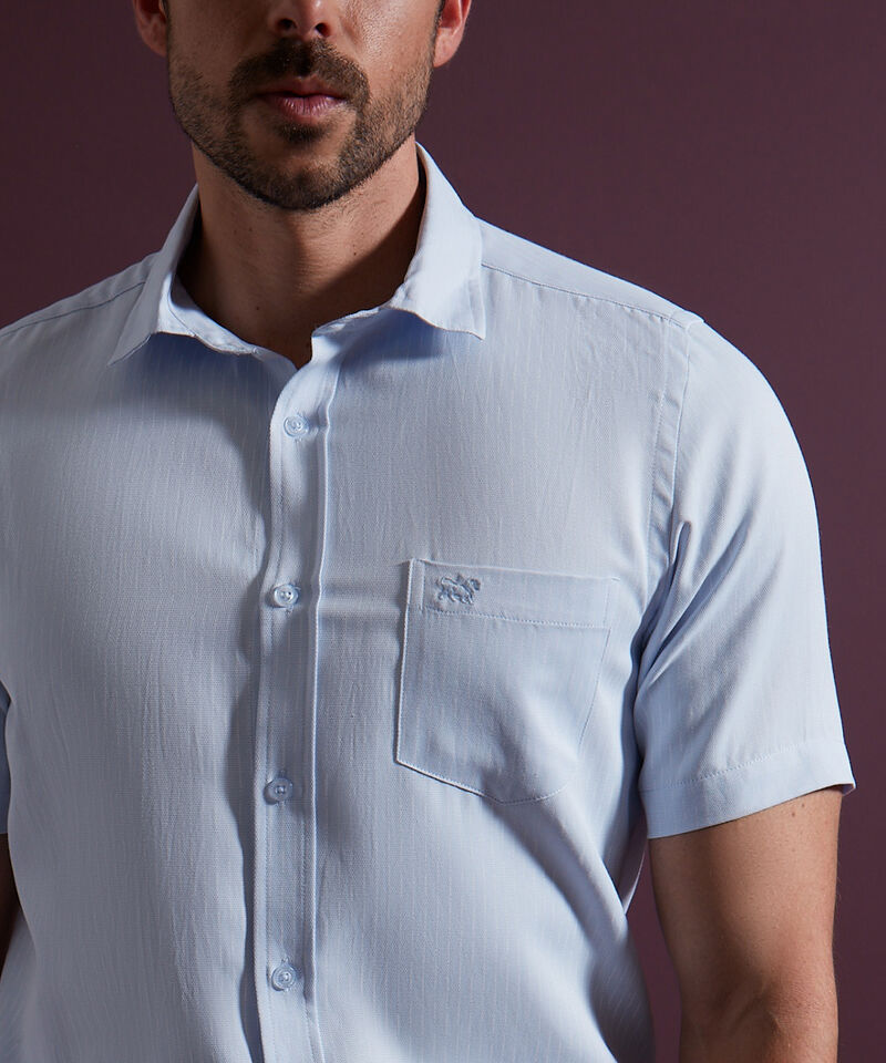 Camisa Estampada Con Textura, Manga Corta Con Bolsillo Y Silueta Regular Fit