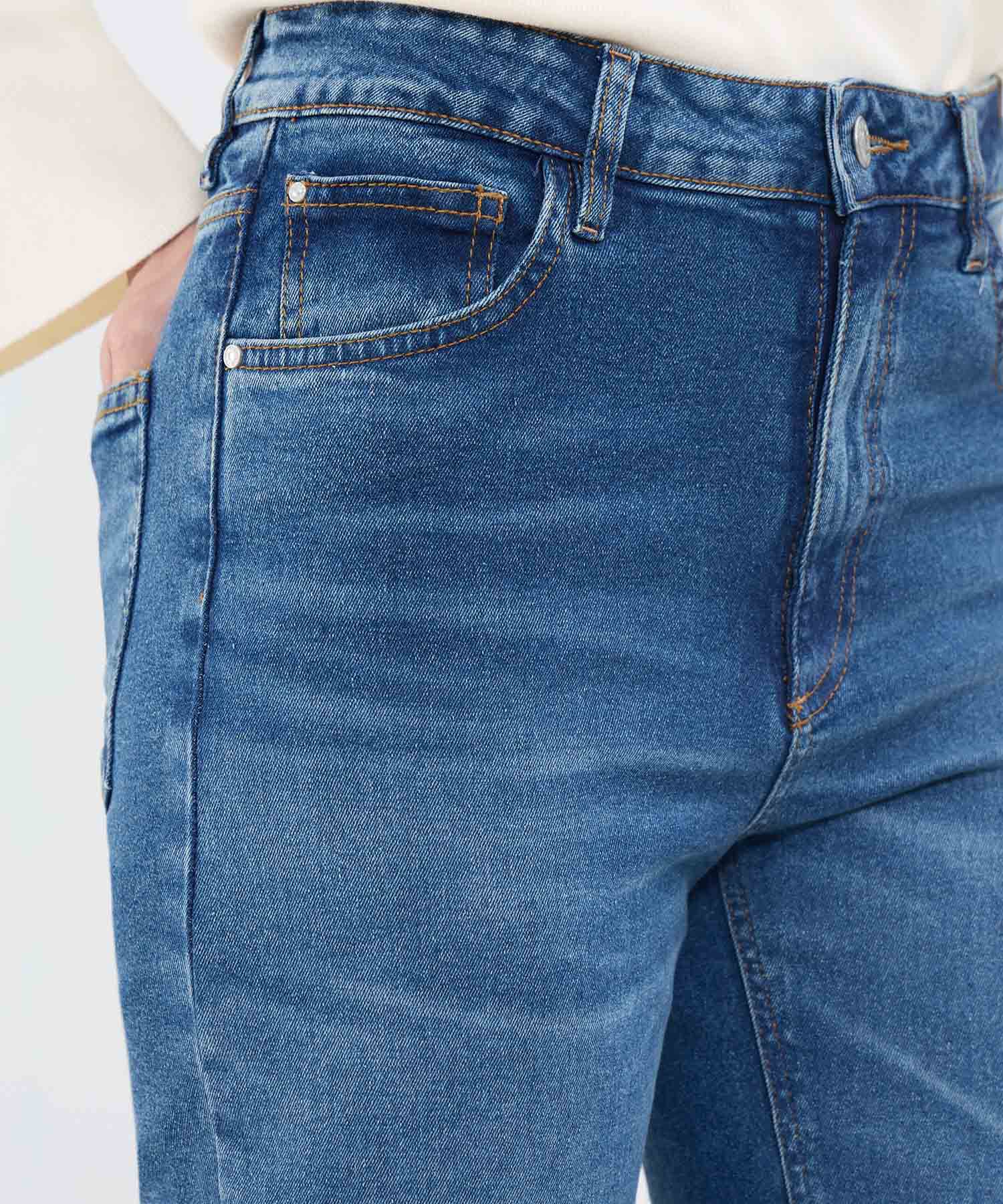 Jeans Straight Tono Medio
