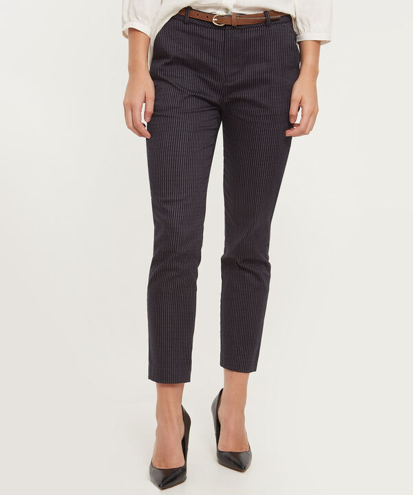 Pantal&oacute;n B&aacute;sico Bolsillos Diagonal Estampado Con Cintur&oacute;n image number null