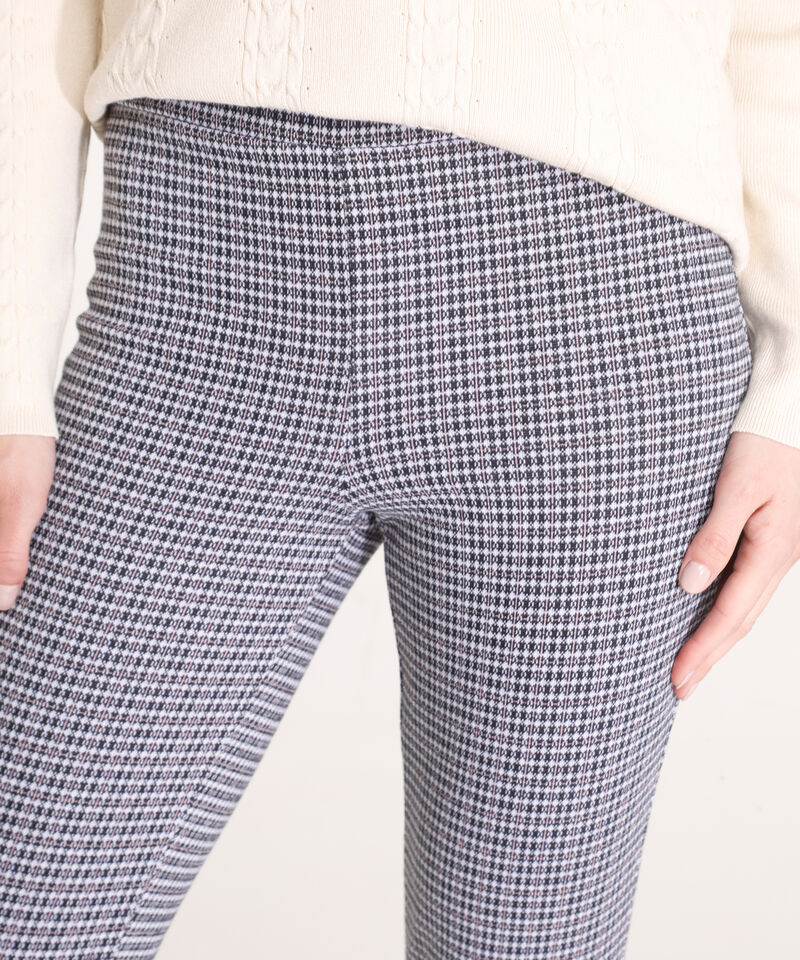 Leggings Prete&ntilde;ido Con Corte En Frente