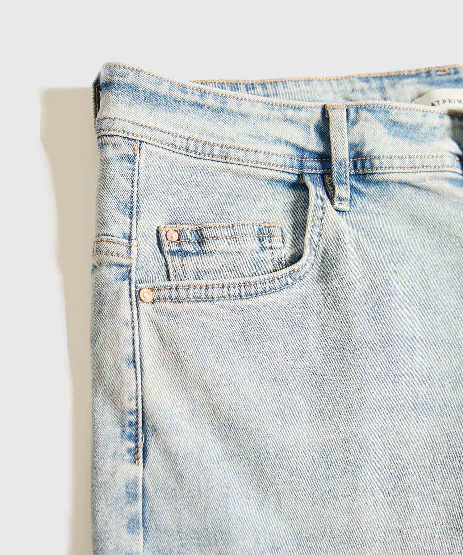 Jeans Mom Con Desgastes