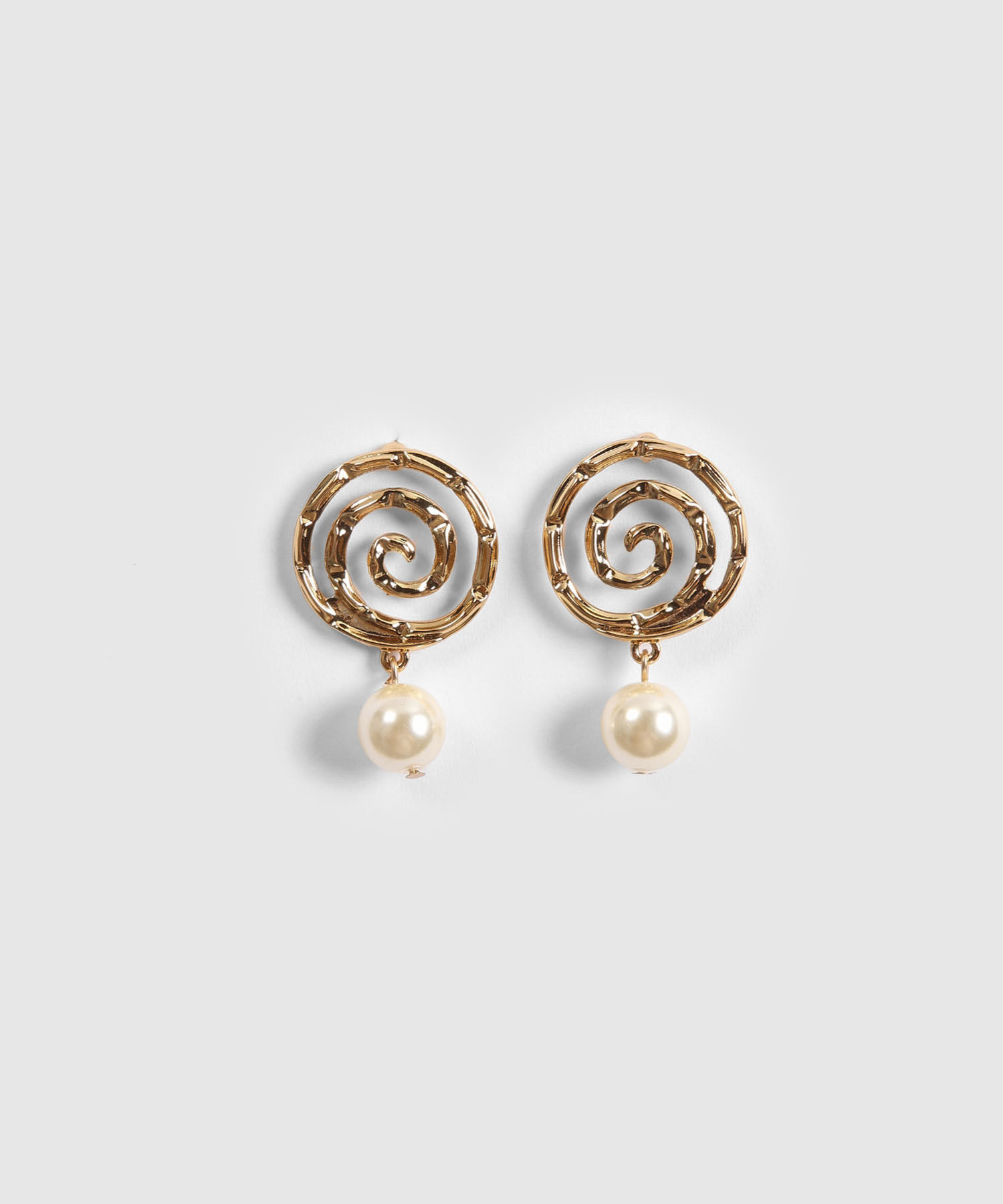 Aretes Dorados con Perlas