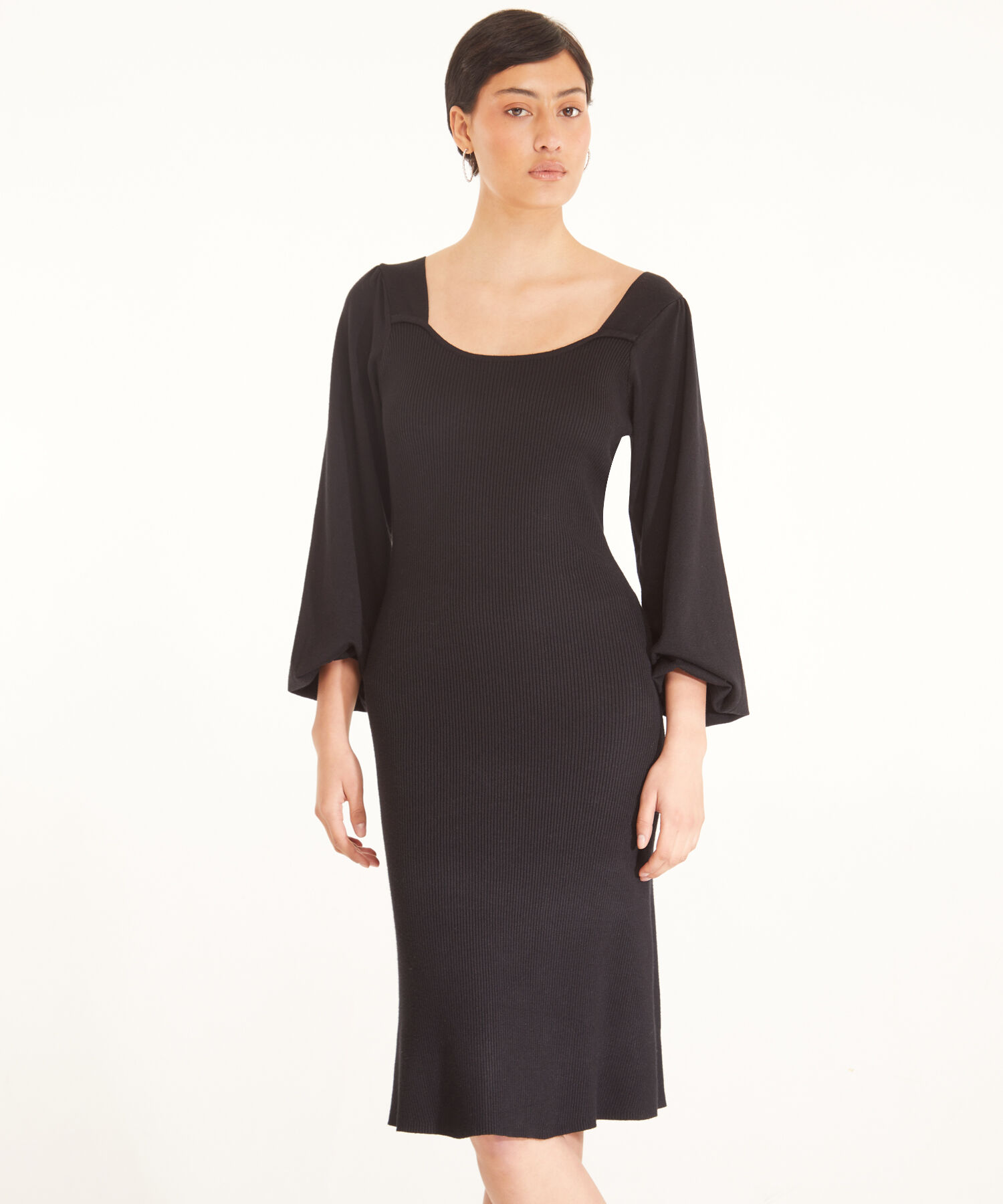 Vestido Manga Larga Cuello Semi Cuadrado