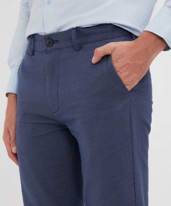 Pantalon Clasico Preteñido Silueta Slim Fit