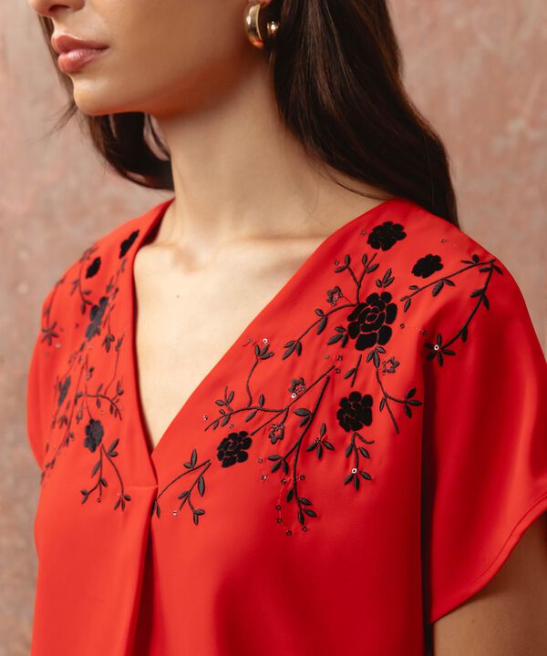 Blusa Con Bordado Frontal Para Mujer Escote V Manga Corta image number null