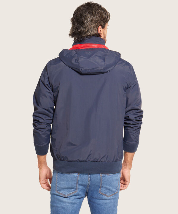 Chaqueta Casual Con Capota Y Puños Y Fajón Tejido