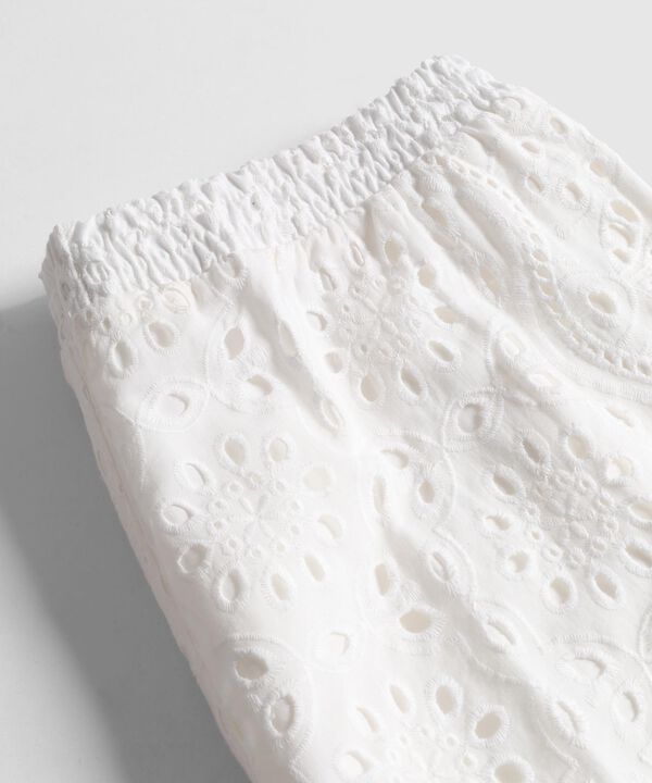 Bermuda con Bordado Suizo y Pretina Elástica Para Mujer Curvy image number null