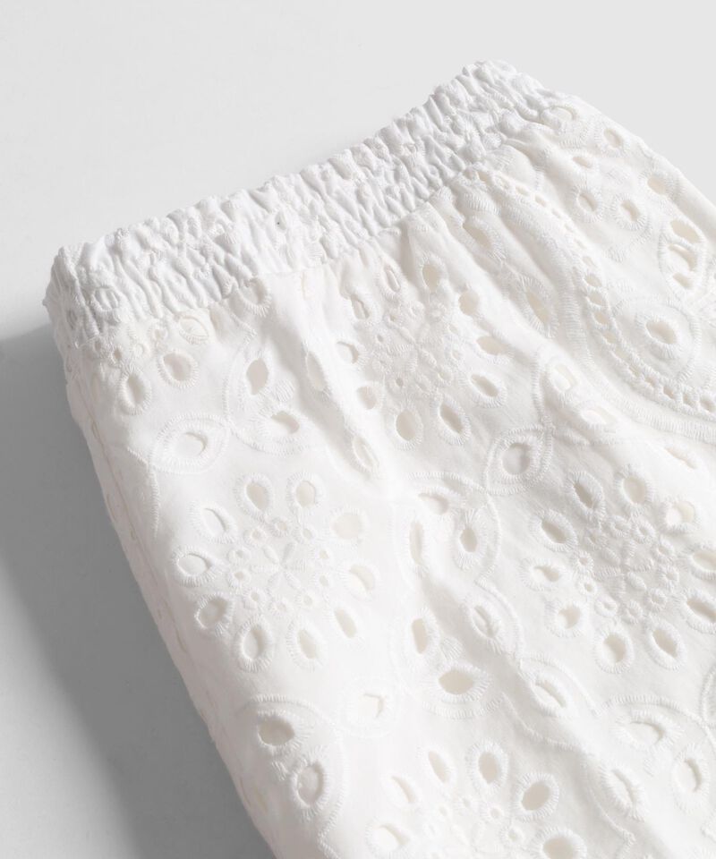 Bermuda con Bordado Suizo y Pretina Elástica Para Mujer Curvy