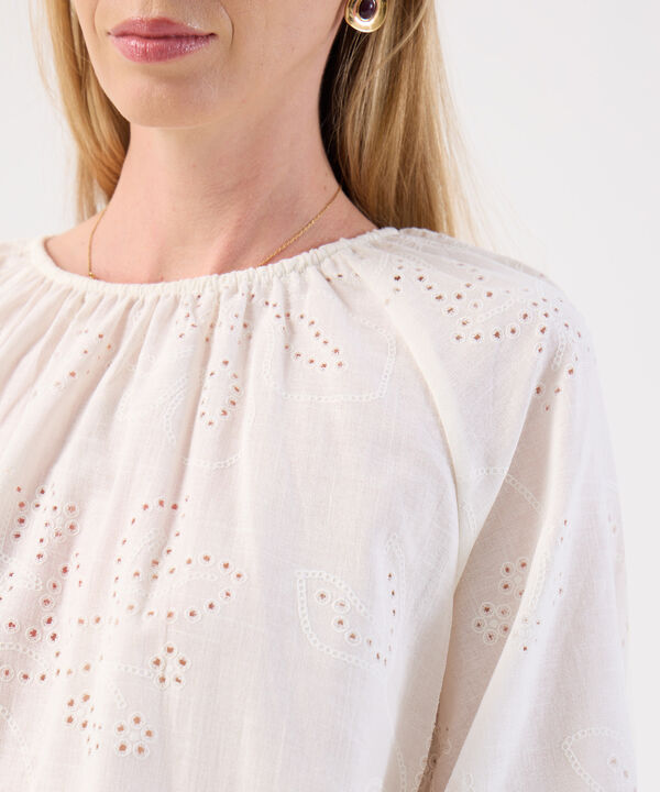 Blusa De Mujer Ojalillos Escote Fruncido Manga Globo image number null