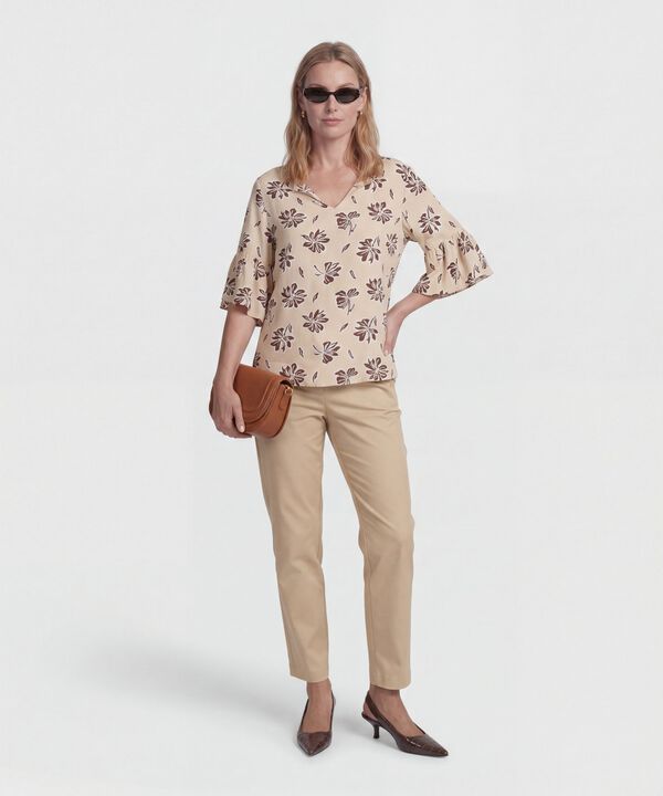 Blusa Estampada Con Escote En V 