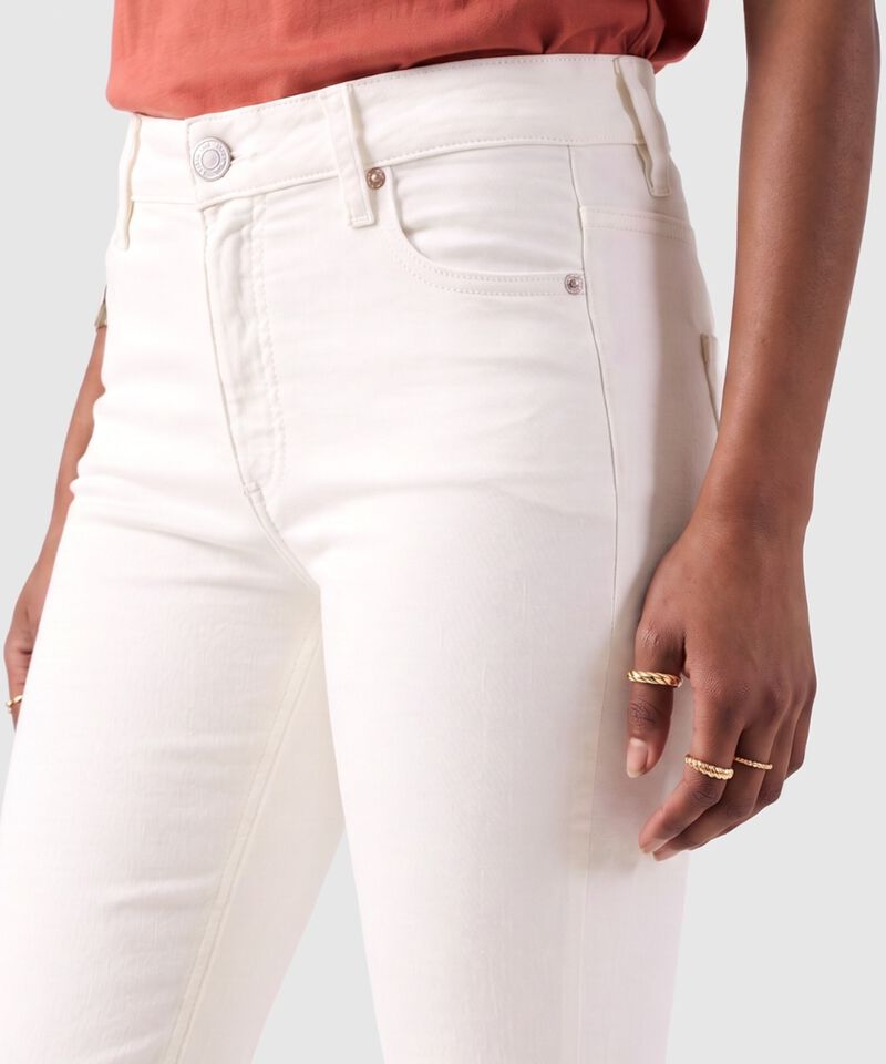 Jeans Bota Flare Silueta Ajustada Mujer