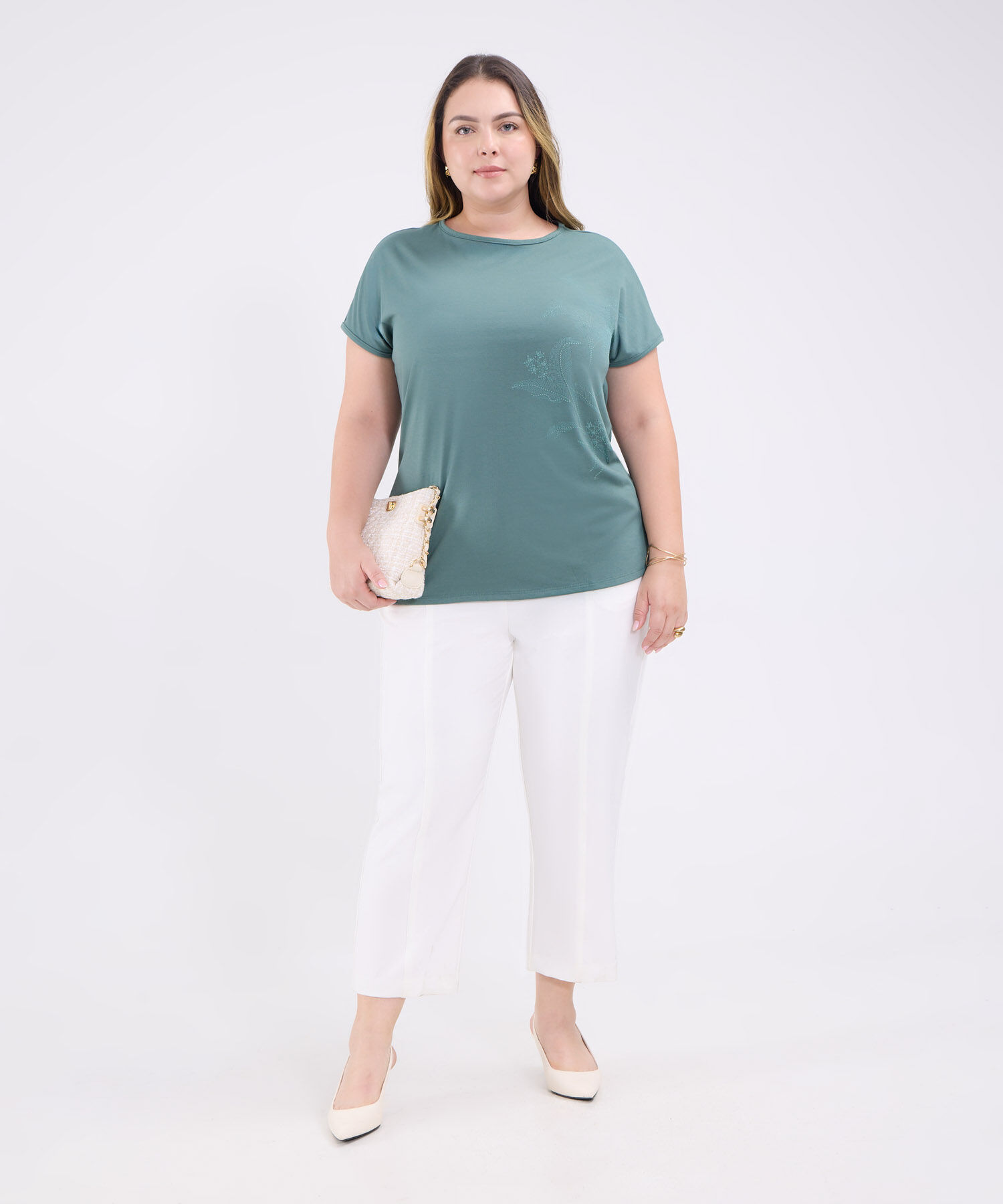 Camiseta con Bordado Botánico