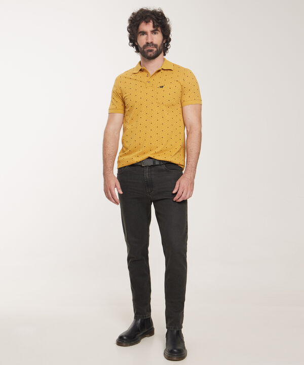Polo Estampada, Cuello Y Puños Tejidos Con Bolsillo, Silueta Slim Fit, Safari Soft Línea Moda