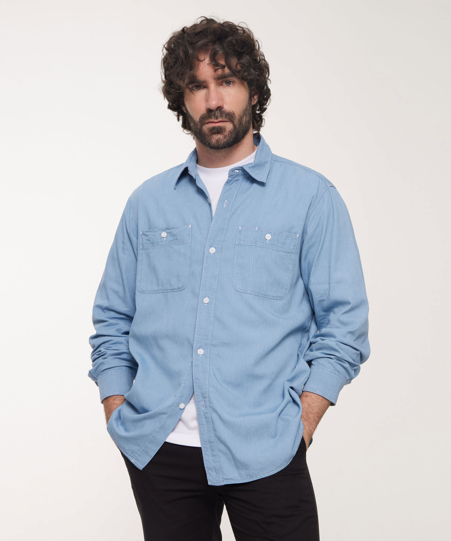 Camisa Camisa Masculina Con Bolsillos Tono Claro.