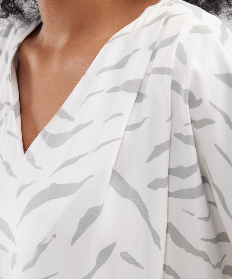 Blusa Con Pliegues En Hombro