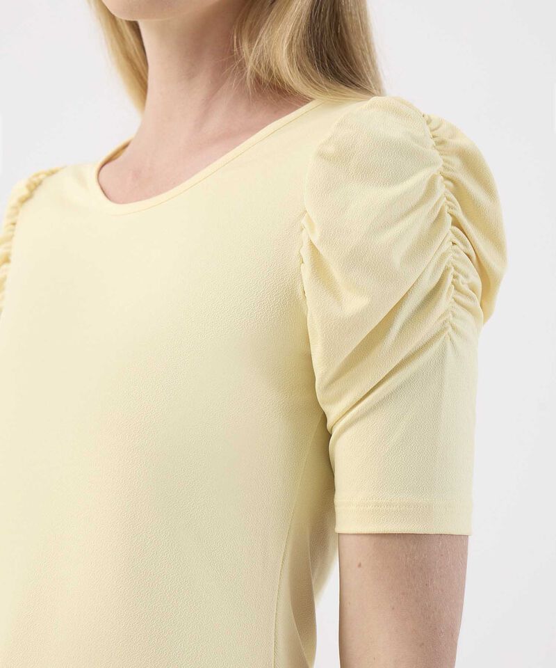 Blusa con Detalle en Mangas