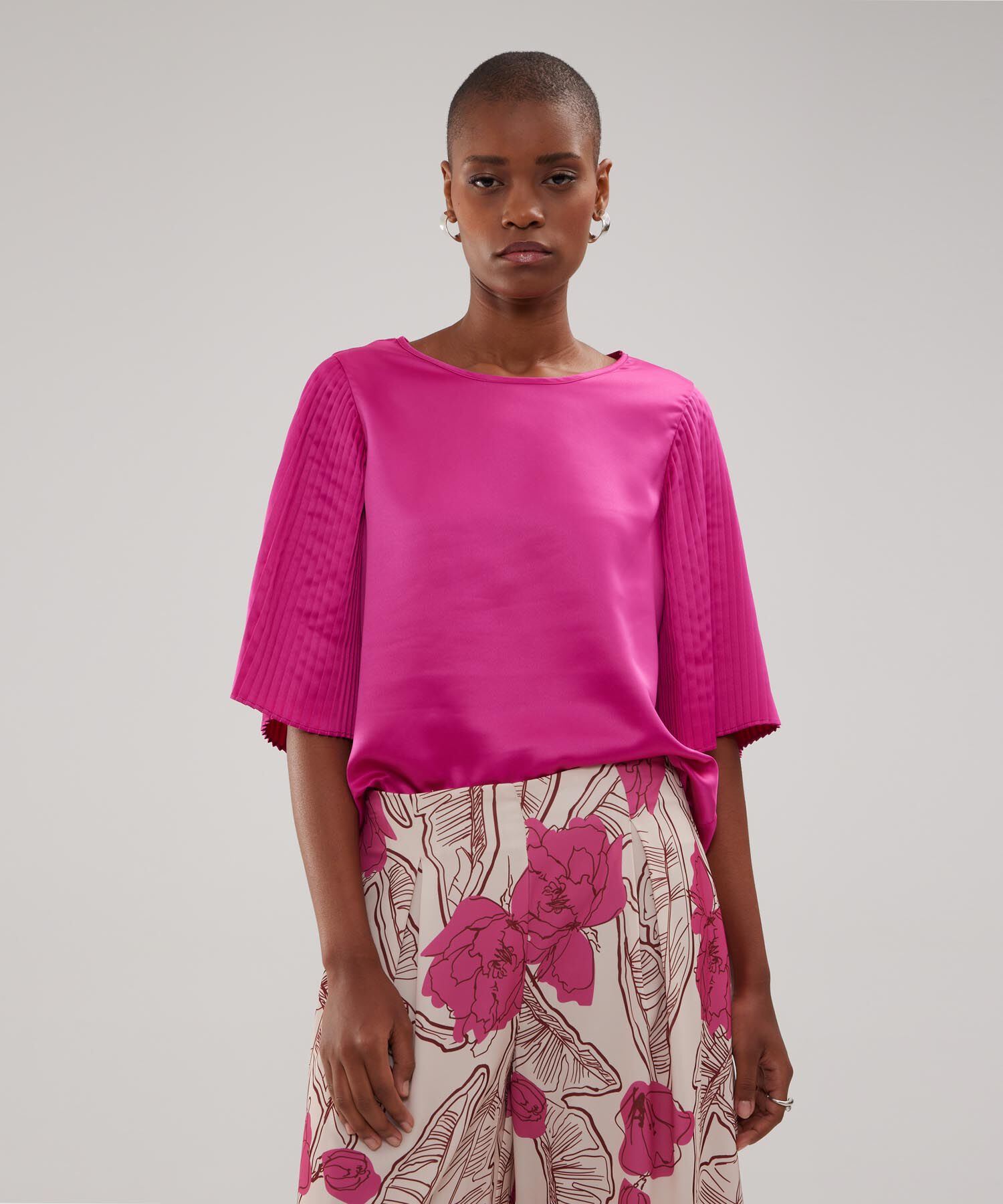 Blusa Unicolor Con Mangas Plisadas