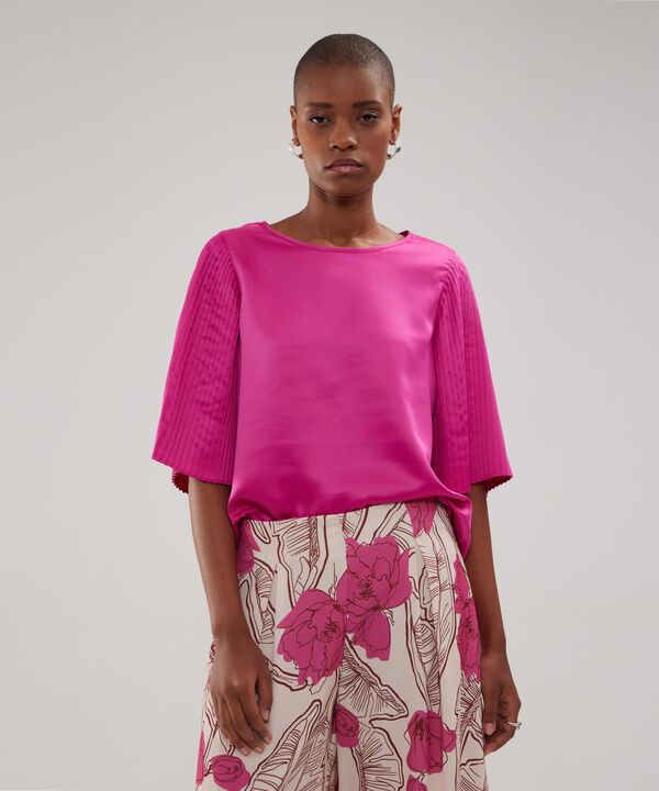 Blusa Unicolor Con Mangas Plisadas