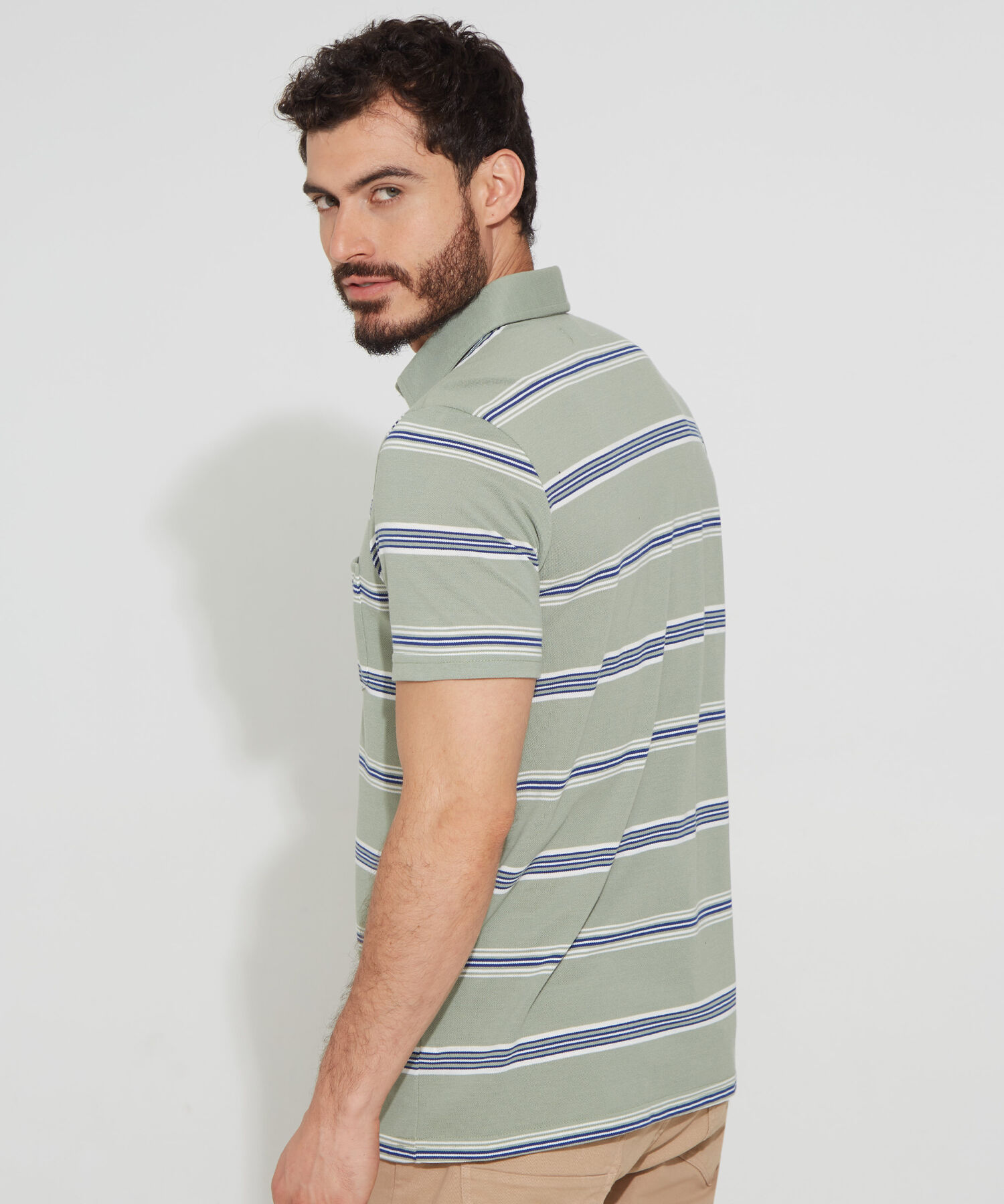 Polo Prete&ntilde;ida, Cuello Duro Con Bolsillo Y Silueta Regular Fit