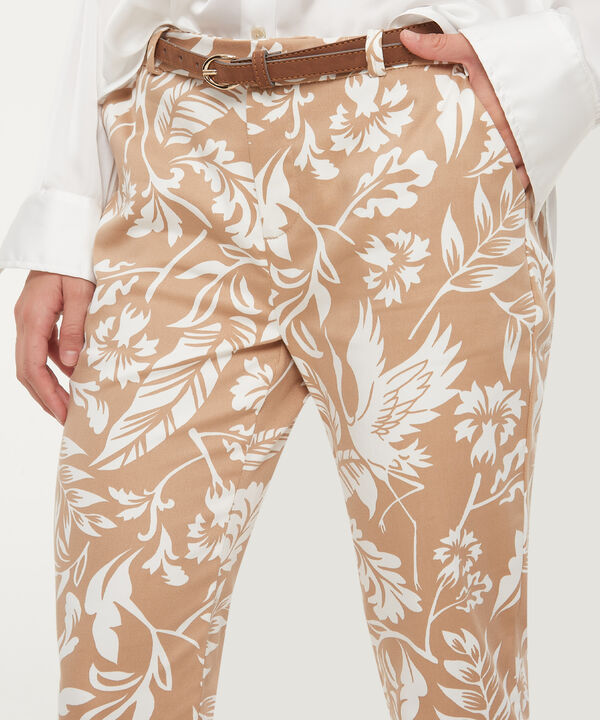 Pantalón Básico Bolsillos Diagonal Estampado Con Cinturón