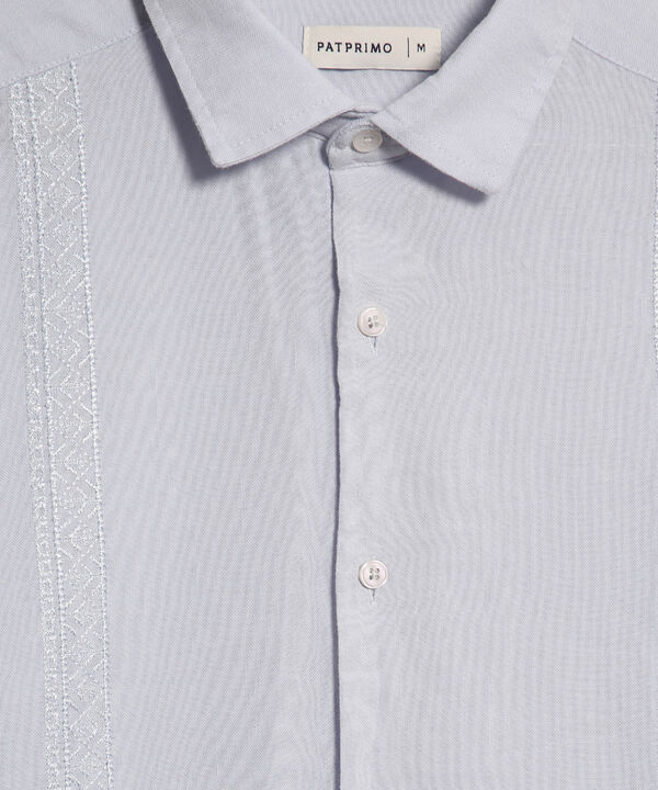 Guayabera con Bordados image number null
