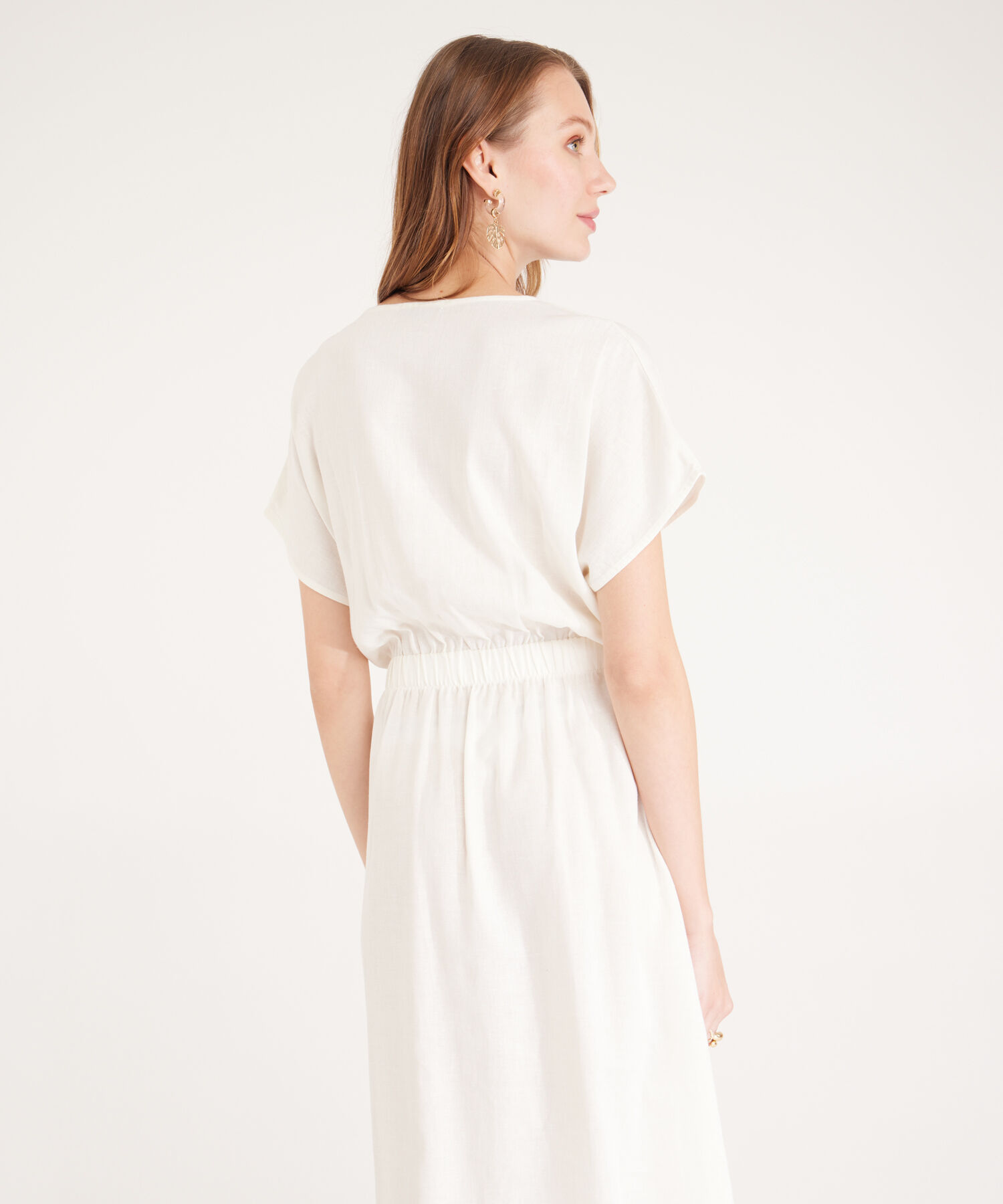Vestido Manga Corta En Lino Largo Midi Con Cinturón En Tela Del Cuerpo