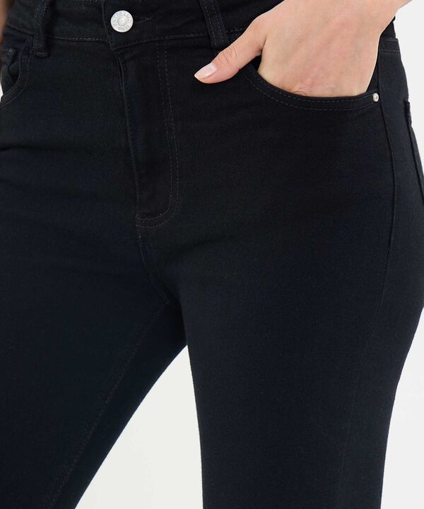 Jeans Skinny Tono Negro image number null