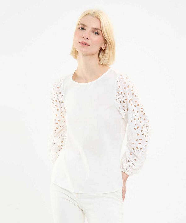 Blusa con Ojalillo image number null