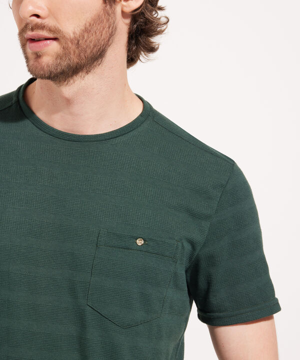 Camiseta Unicolor, Cuello Redondo Con Bolsillo De Parche