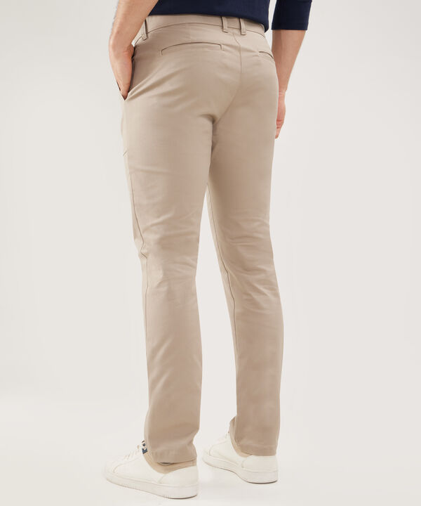 Pantalón Moda Unicolor Con Bolsillos, Silueta Regular Fit, Safari Soft Línea Moda