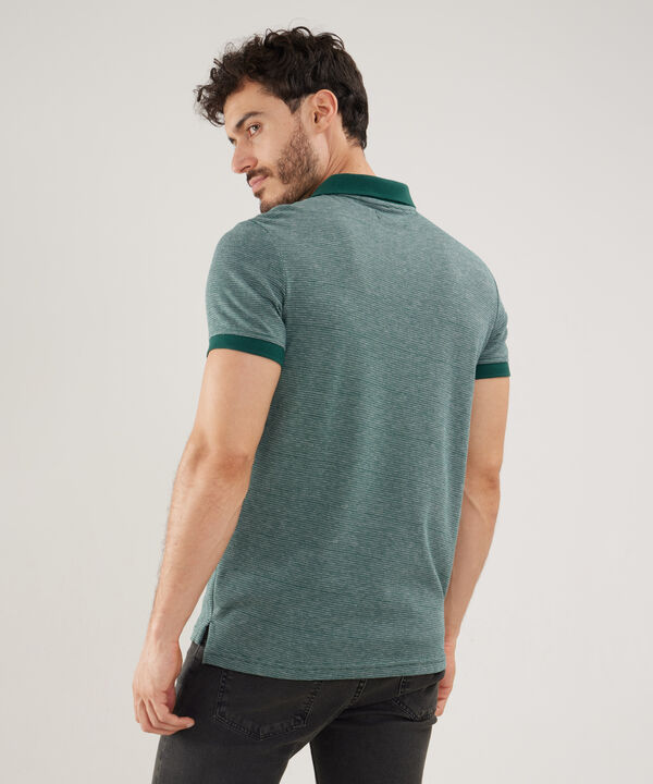 Polo Unicolor Con Textura, Cuello Y Puños Tejidos, Silueta Slim Fit, Lineas