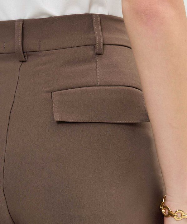 Pantalon Corto Con Prenses