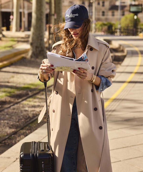 Chaqueta Larga Con Cintur&oacute;n Para Mujer