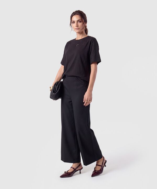 Camiseta Con Bordado Calado Para Mujer