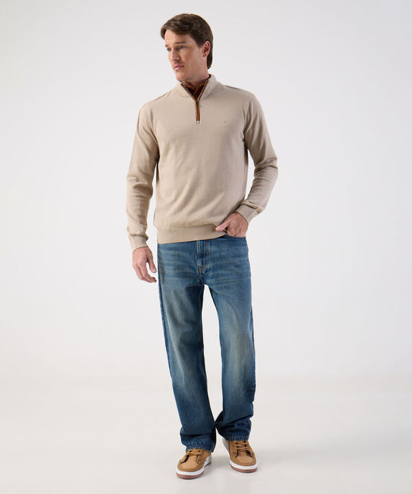 Buzo de Tejido Liso con Cuello Alto y Cremallera Para Hombre image number null