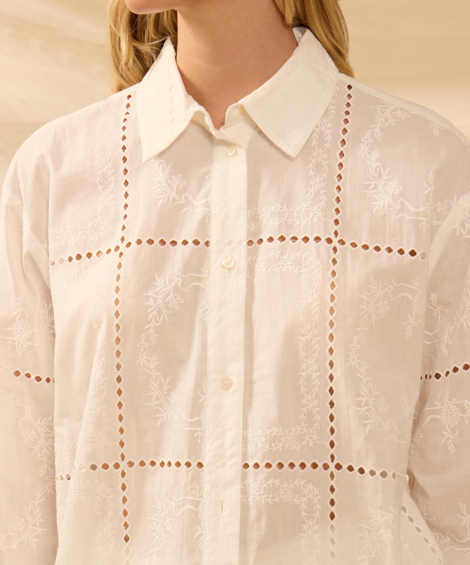 Camisa Con Calados Y Bordados Para Mujer