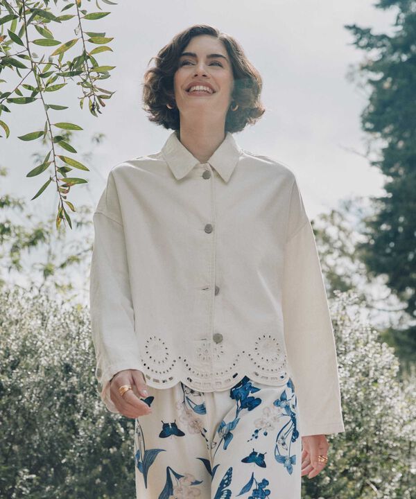 Chaqueta con Bordado Suizo en Bajo Para Mujer image number null