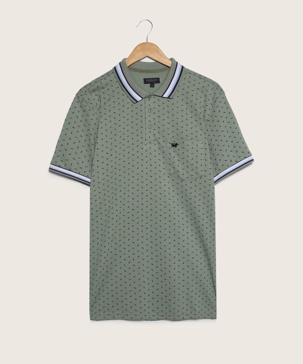 Polo Estampada, Cuello Y Puños Tejidos Con Bolsillo, Silueta Regular Fit