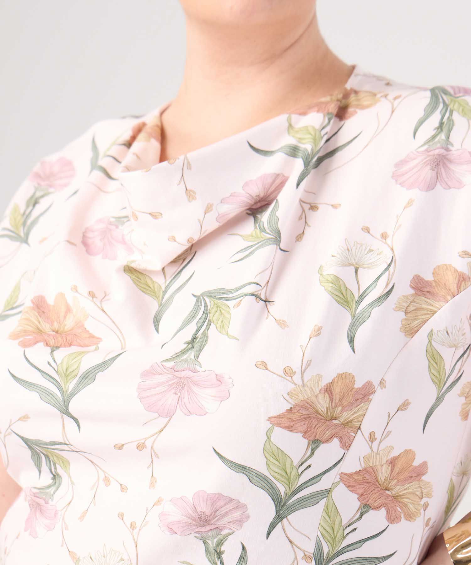 Camiseta Cuello Drapeado Para Mujer Curvy